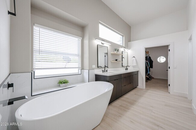 Building Photo - 8156 E Questa Rd