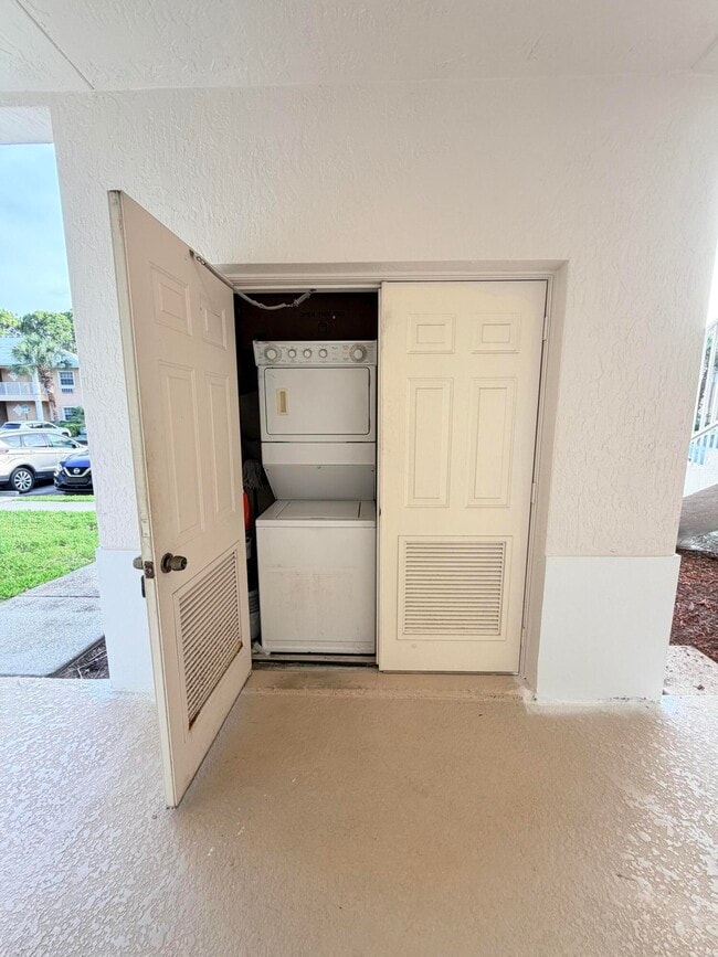Building Photo - 8927 Sandshot Ct