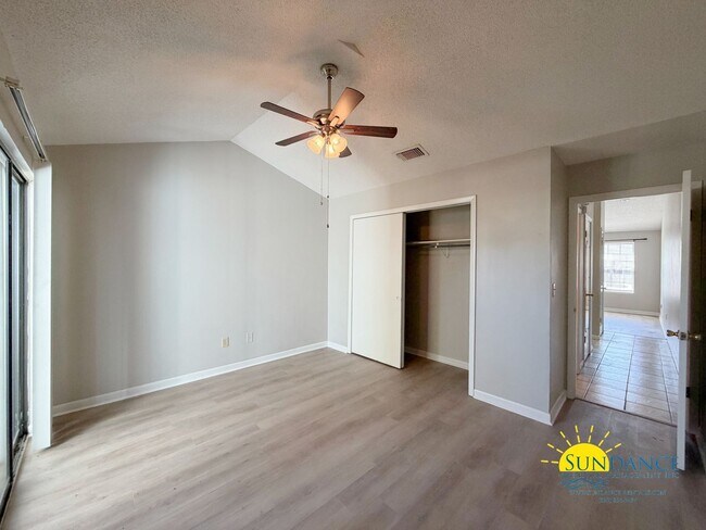Building Photo - 1 Bedroom Cottage-Style Townhouse In Fort Walton Beach!