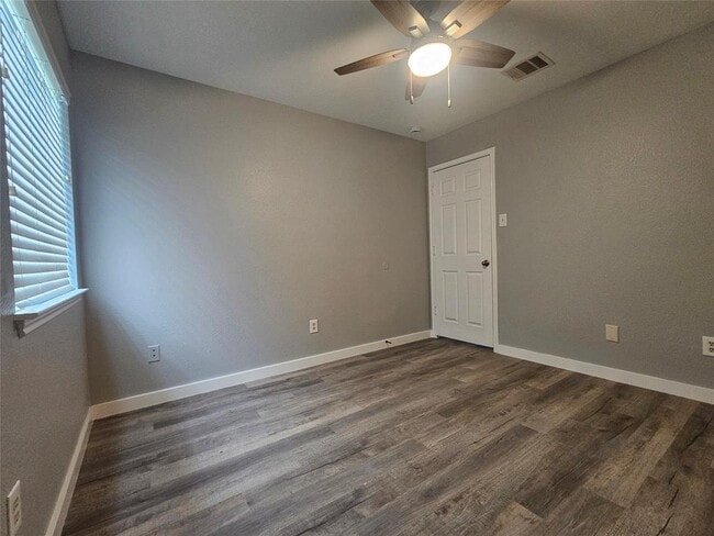 Building Photo - 2724 Fairview Dr