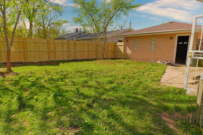 Building Photo - 5013 W 119th St