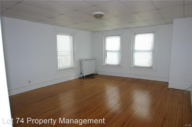 Building Photo - 1 br, 1 bath Apartment - 316 W. Broad St.