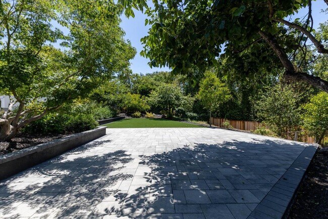 Building Photo - 1210 Larnel Pl