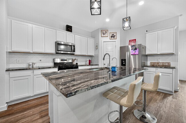 Building Photo - 8730 Shumard Oak Dr