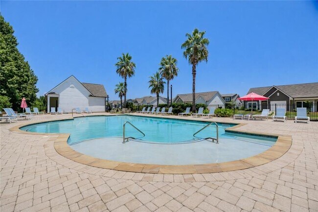 Building Photo - 245 Fox Run Dr