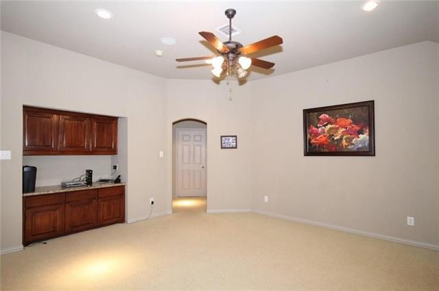 Building Photo - 9128 Oleander Way