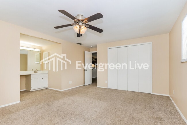 Building Photo - 5219 Robinview Ct