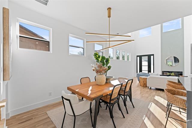 Building Photo - 2313 S Vernon Ave