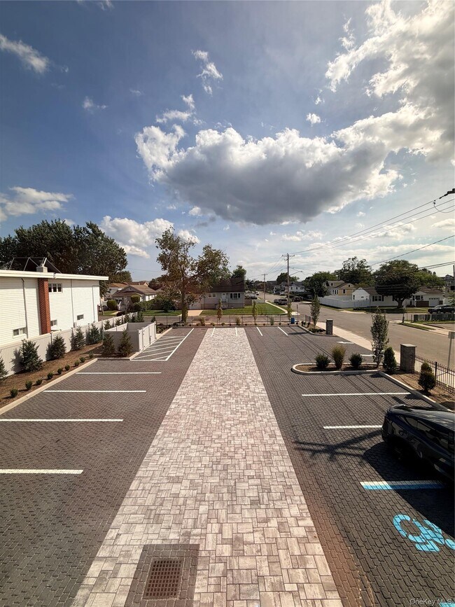 Building Photo - 1220 Doges Promenade