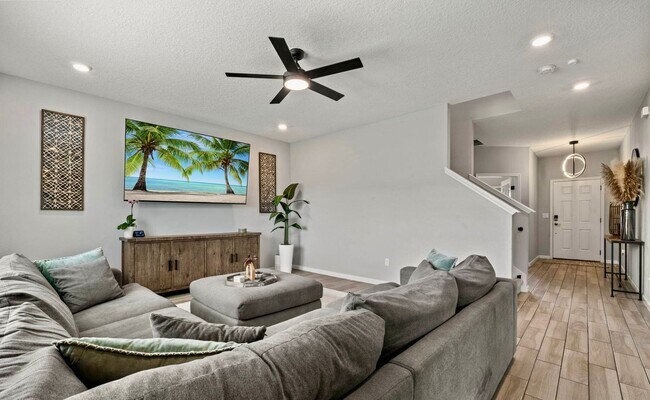 Building Photo - Gorgeous 4/ 2.5 Home in the Beautiful Lake Asbury Area of Clay County! $2,550.00