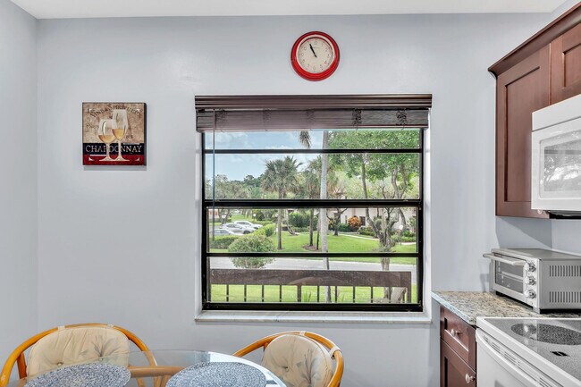 Building Photo - 9278 Vista Del Lago