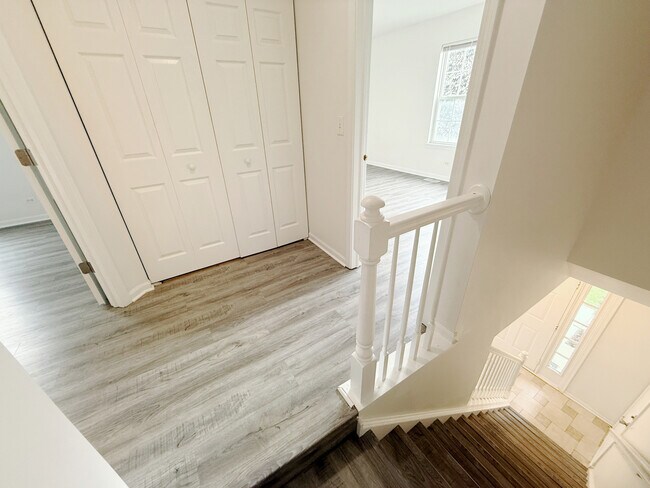 Building Photo - 2554 Dickens Dr