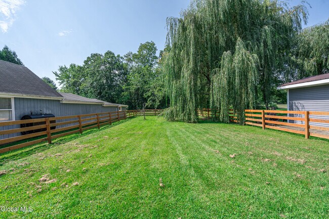 Building Photo - 15 Kozy Ln