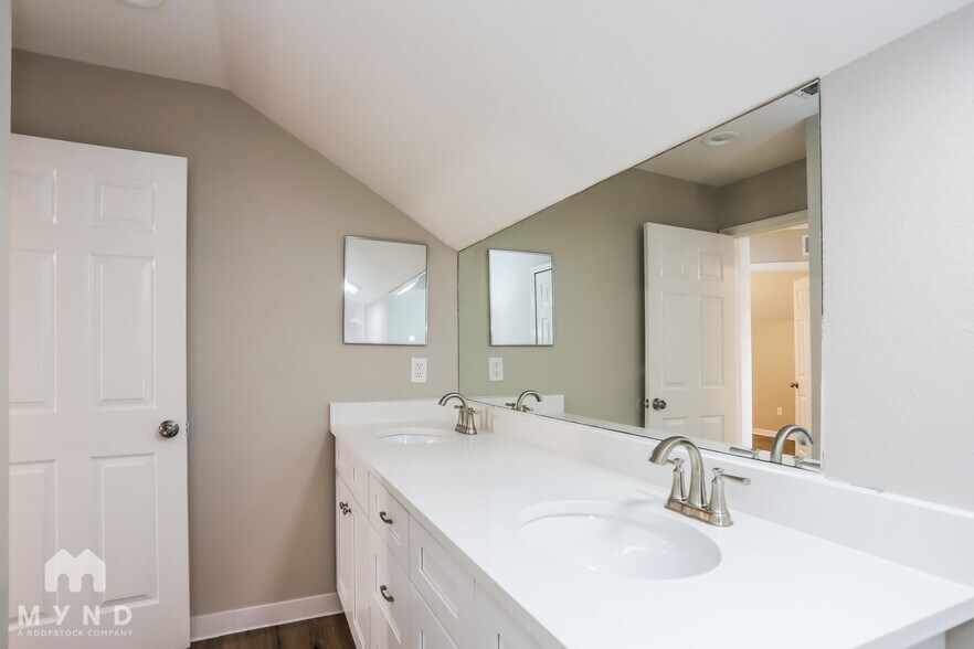 Building Photo - 6119 Sand Key Ln