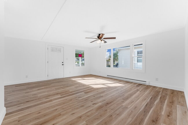 Building Photo - 702 E Park Ave