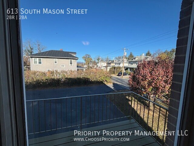 Building Photo - 613 S Mason St