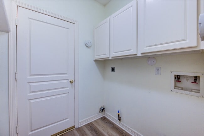 Building Photo - 2915 Monet Dr