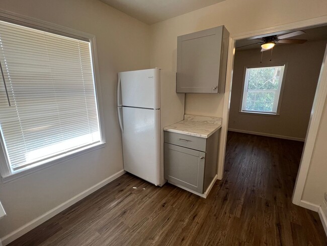 Building Photo - Updated Studio Apartment in Shasta Lake