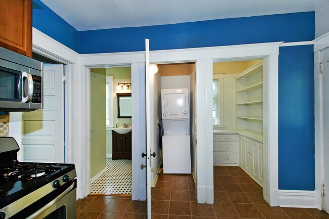 Building Photo - 212 W Russell St