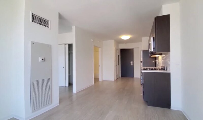 Building Photo - 185 W Superior St