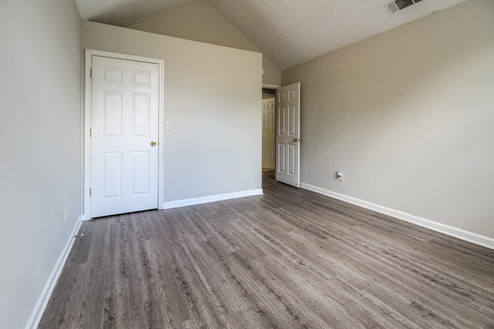 Building Photo - 5729 Lakeview Cir