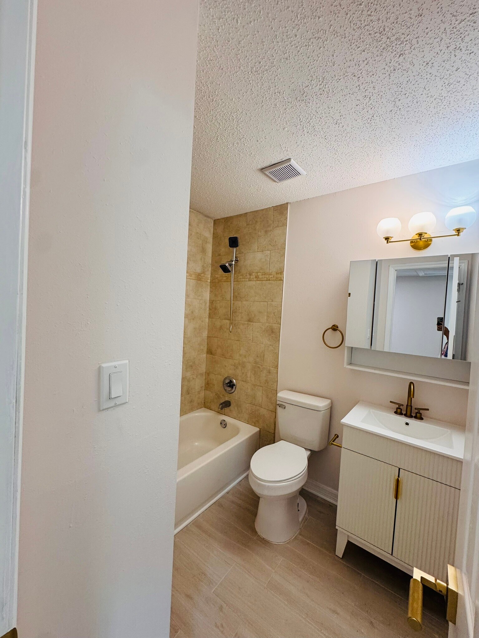 Building Photo - 6650 Pinnochio Dr