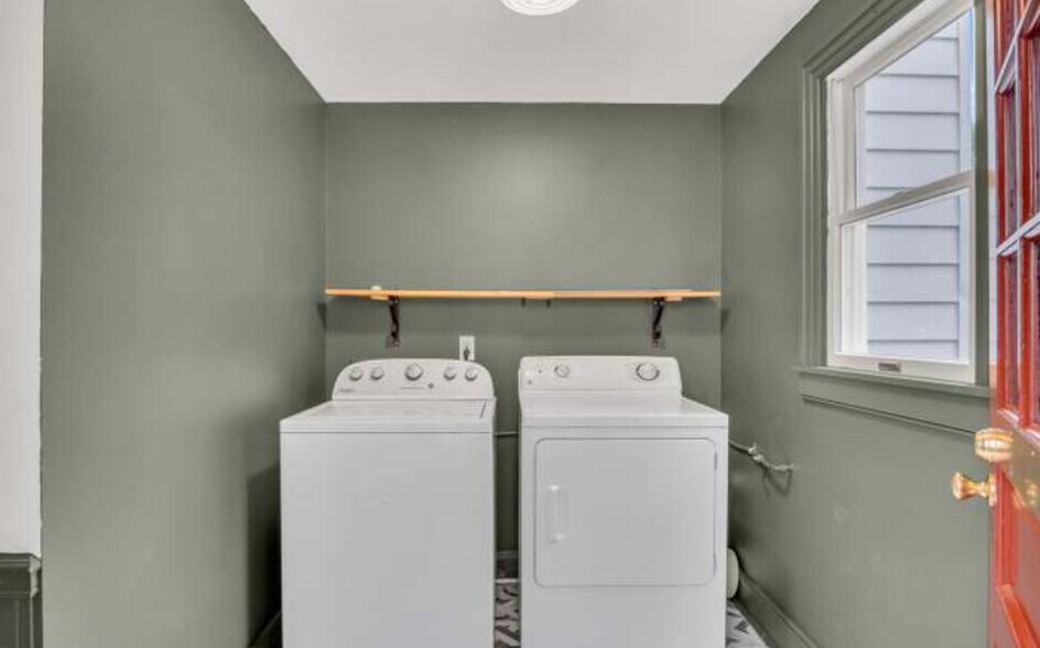 Laundry and mud room - 63 E North St
