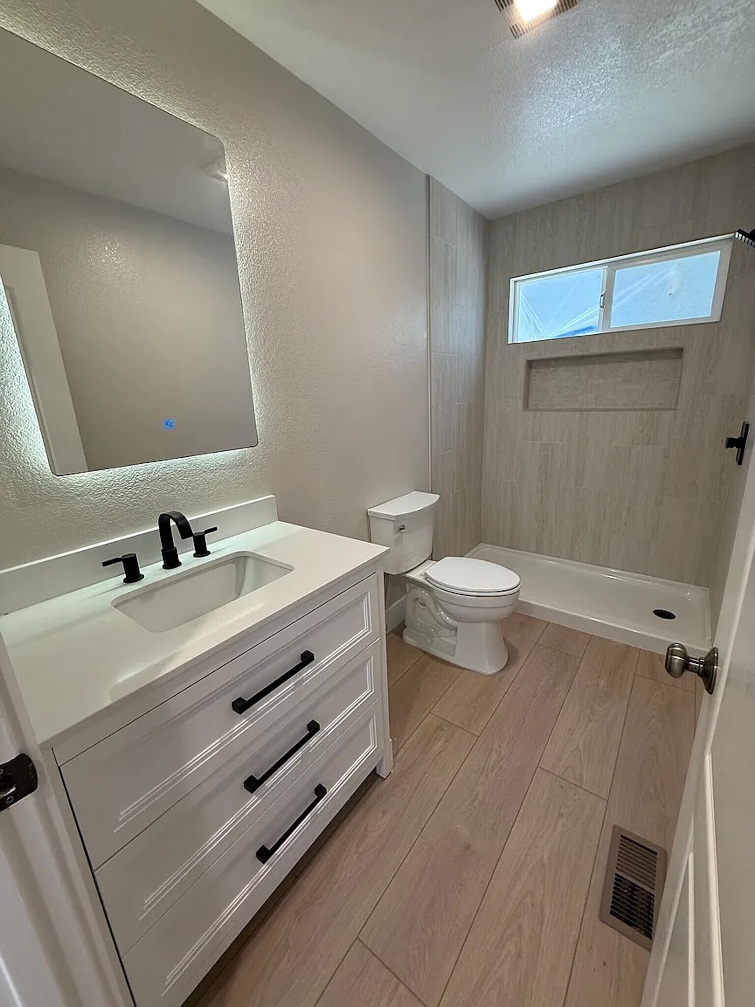 Building Photo - 15047 Meadow Oak Pl