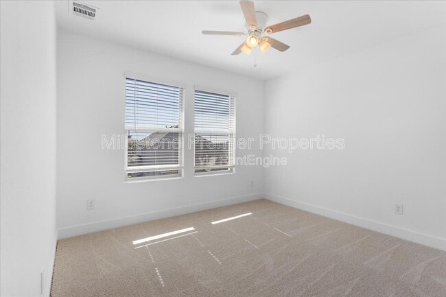 Building Photo - 820 Sunflower Trl