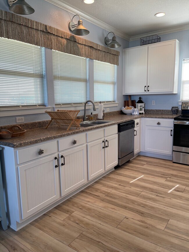 Building Photo - 971 Kent Dr