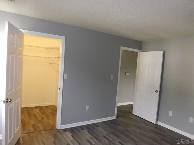 Building Photo - 5023 Ravens Crest Dr