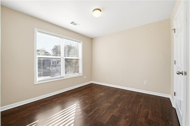 Building Photo - 5670 Winter Bluff Way NE