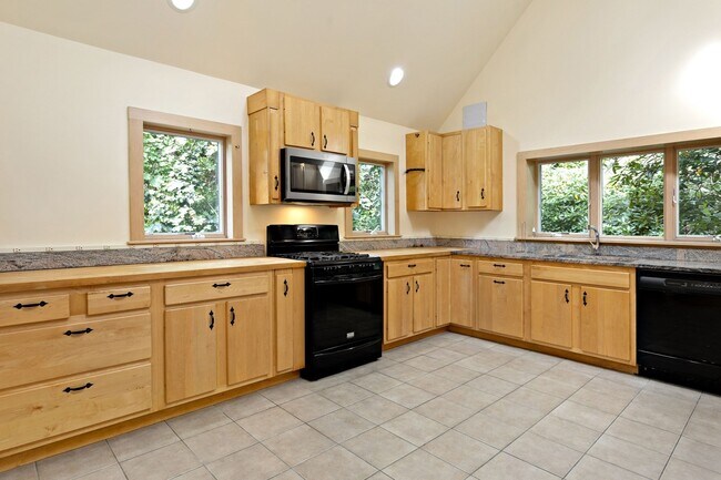Building Photo - 1 Fern Ln