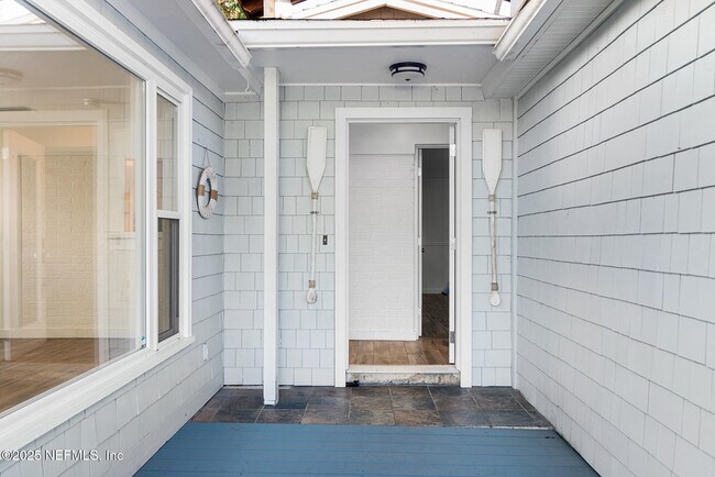 Building Photo - 370 10th St