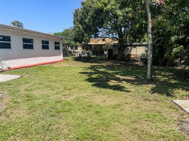 Building Photo - 1911 N 44th Ave