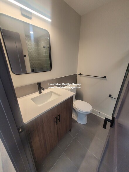 Building Photo - 1241 Chicago Ave