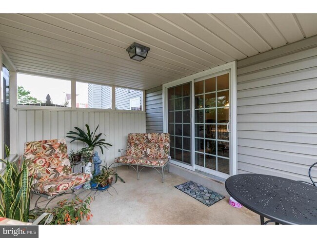 Building Photo - 202 Nelis Ct