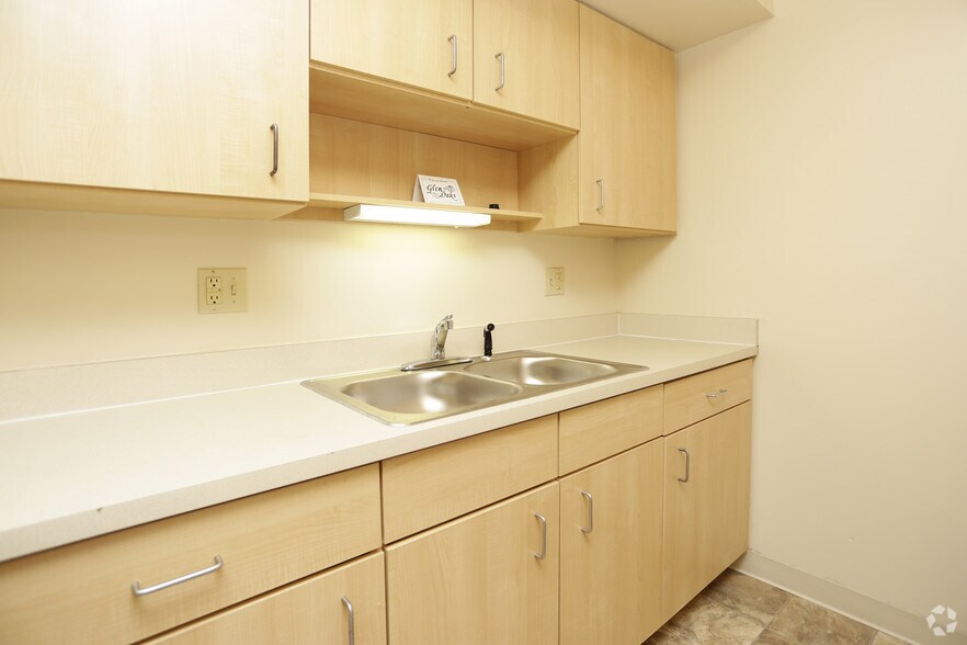 Glen Oaks Apartments 410 Glen Oaks Dr Muskegon MI 49442 Apartment