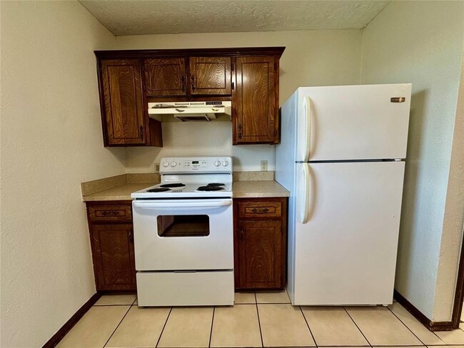 Building Photo - 112 Elmwood Cir