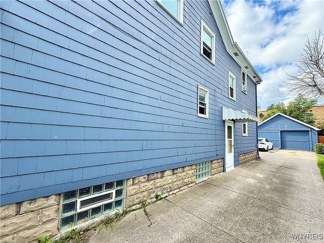 Building Photo - 245 Hamilton Dr