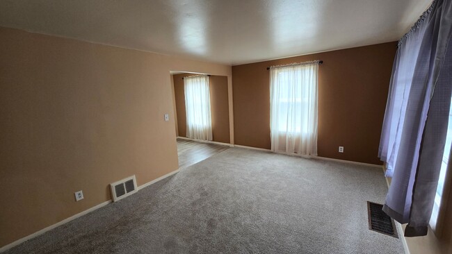 Building Photo - Newly remodeled 2 Bed/1 Bath Home in North...