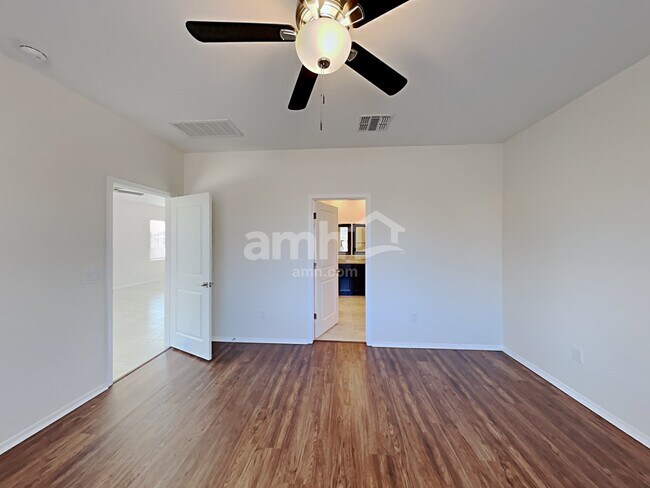 Building Photo - 672 N Nestled Hummingbird Ln E