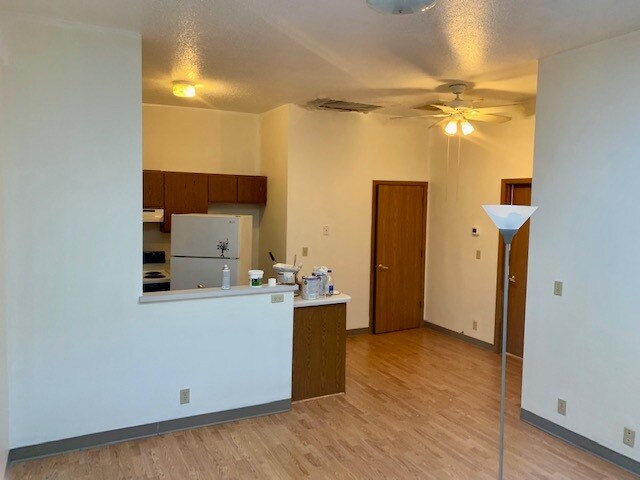 Building Photo - 306 4th St S