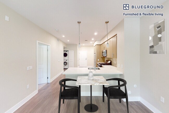 Building Photo - 5685 Park Dr