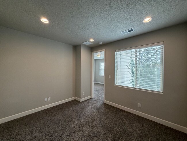 Building Photo - Luxury Single Story 3 Bedroom Plus Office / Sitting Room Recent Construction Available in Exclusi...