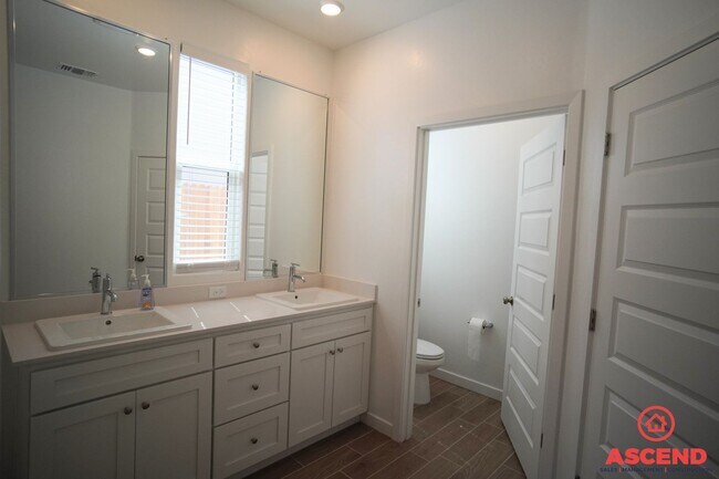 Building Photo - Beautiful New Home Off Gosford and McCutchen!