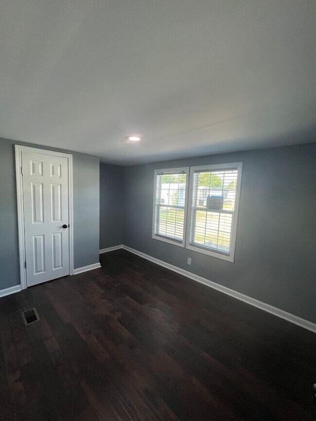 Building Photo - 5613 Hardwick Ln