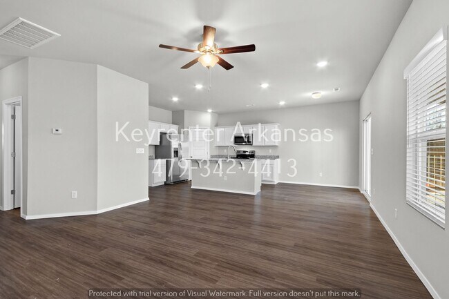 Building Photo - 811 E Sparrow Cir