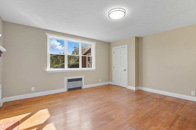 Building Photo - 142 Wolcott St
