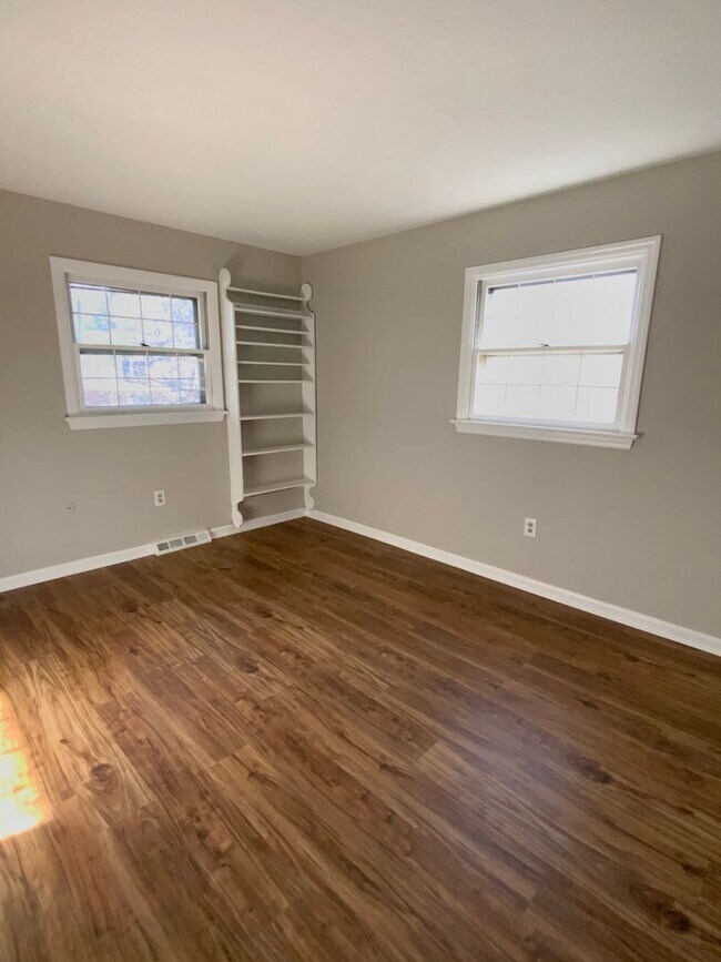 Building Photo - 418 Parkwynne Rd